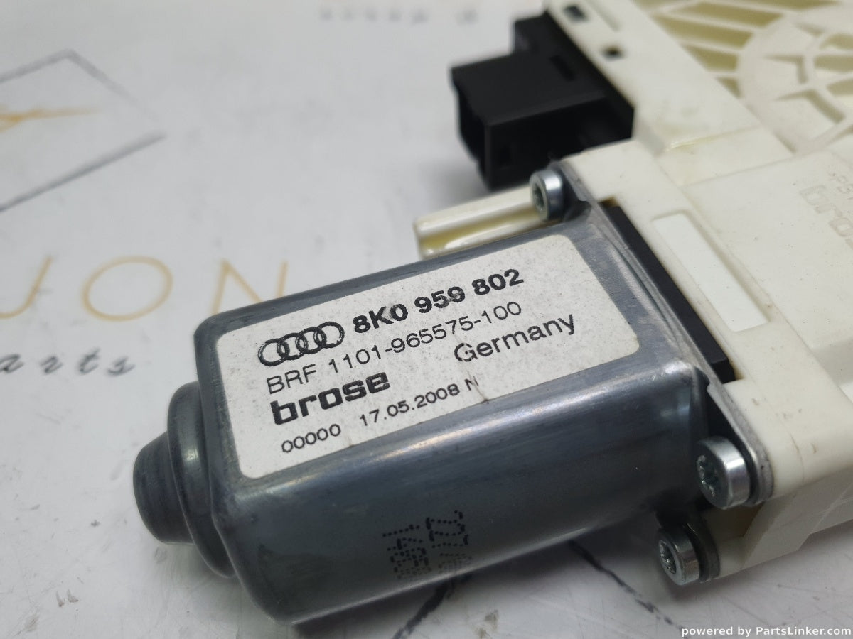 Motoras macara geam dreapta fata AUDI A4 IV Avant (8K5, B8) [ 2007 - 2015 ] TDI (CAGA, CJCA, CMEA, CMFA) 105KW|143HP OEM 8K0959802 / 8K0 959 802