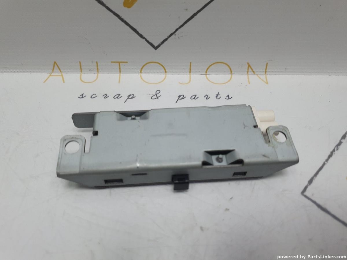 Amplificator antena AUDI A4 IV Avant (8K5, B8) [ 2007 - 2015 ] TDI (CAGA, CJCA, CMEA, CMFA) 105KW|143HP OEM 8K9035225 / 8K9 035 225