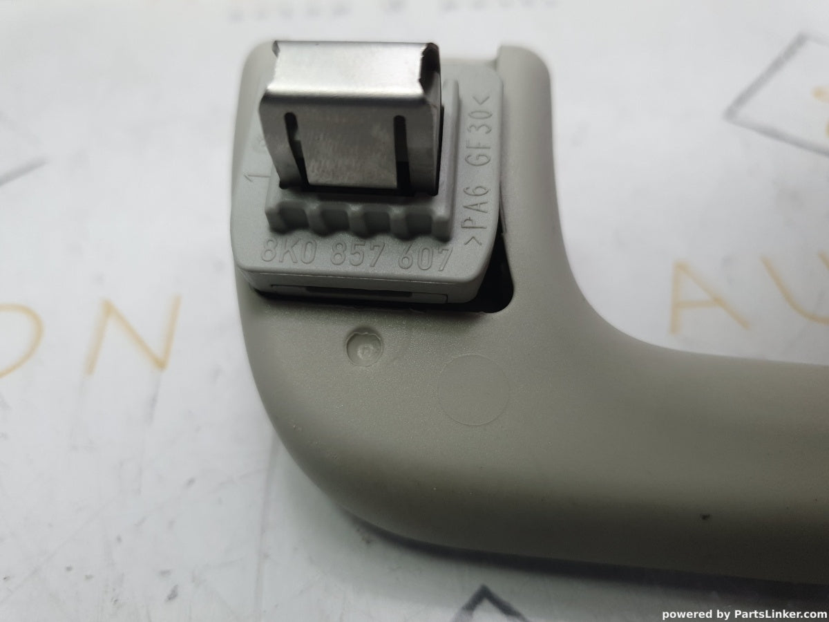 Maner plafon stanga spate AUDI A4 IV Avant (8K5, B8) [ 2007 - 2015 ] TDI (CAGA, CJCA, CMEA, CMFA) 105KW|143HP OEM 8K0867607 / 8K0 867 607