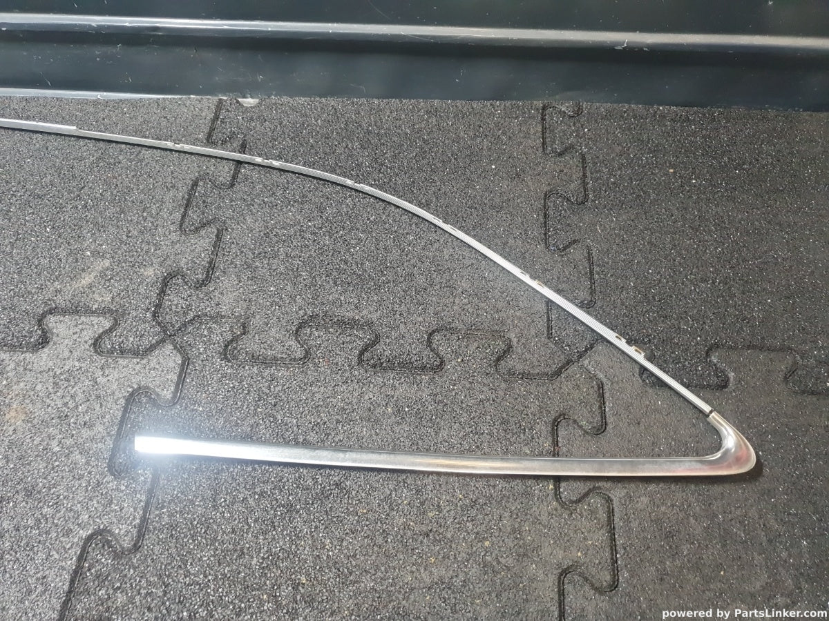 Ornament crom plafon Dreapta AUDI A4 IV Avant (8K5, B8) [ 2007 - 2015 ] TDI (CAGA, CJCA, CMEA, CMFA) 105KW|143HP OEM 8K9853704AL / 8K9 853 704 AL