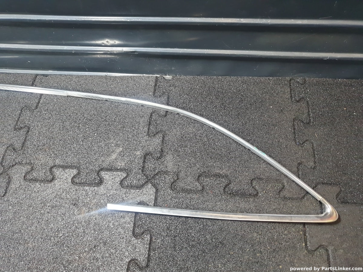 Ornament crom plafon Stanga AUDI A4 IV Avant (8K5, B8) [ 2007 - 2015 ] TDI (CAGA, CJCA, CMEA, CMFA) 105KW|143HP OEM 8K0853703AL / 8K0 853 703 AL