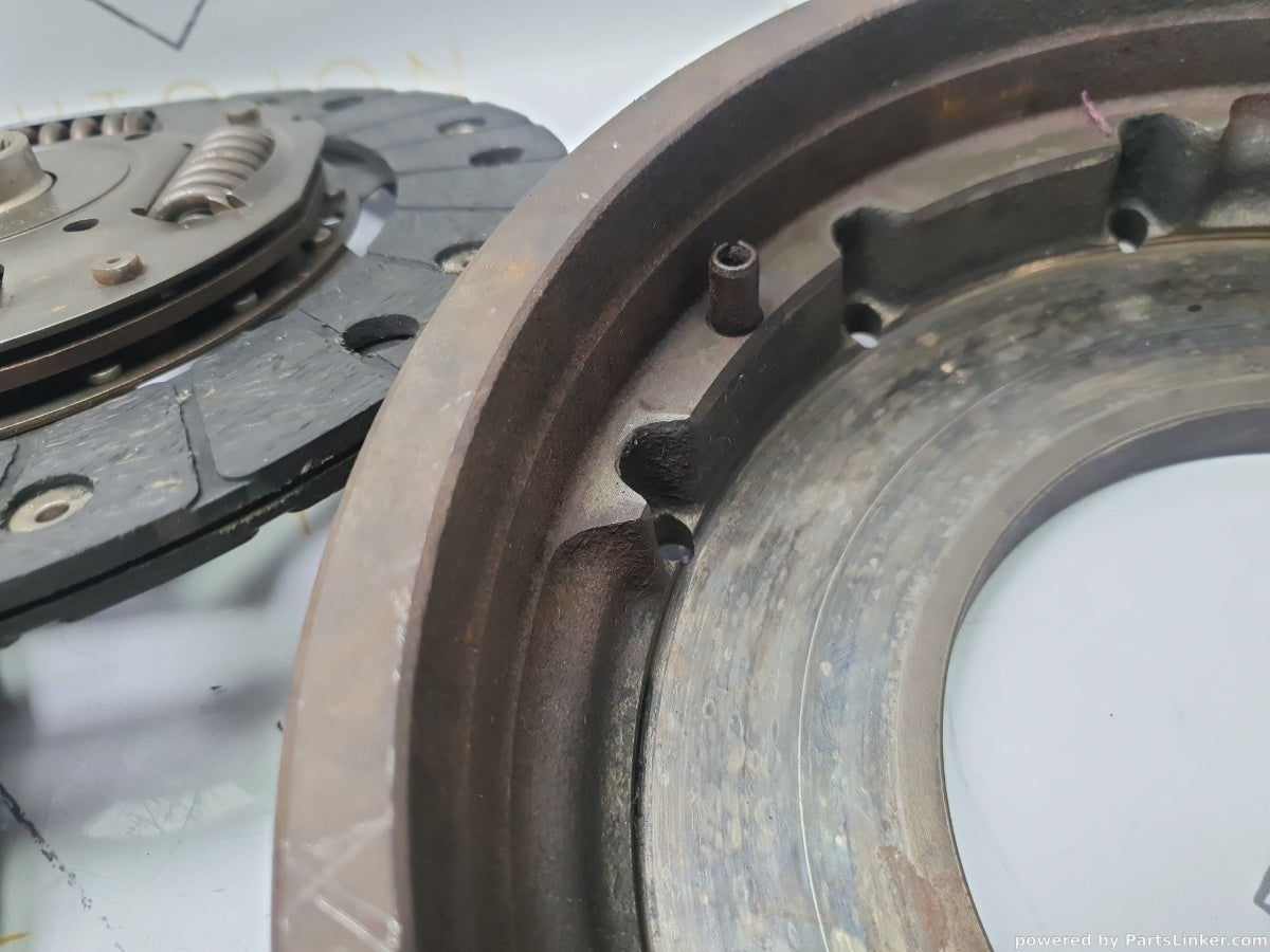 Kit ambreiaj AUDI A3 (8L1) [ 1996 - 2006 ] 1.6 (AVU, BFQ) 75KW|102HP 06A141031J OEM 027105271P / 06A141025Q