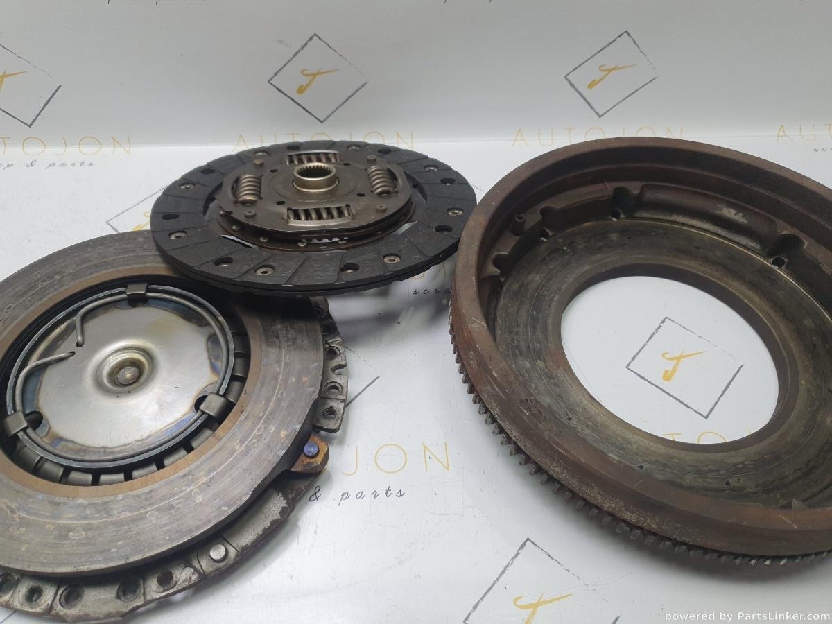 Kit ambreiaj AUDI A3 (8L1) [ 1996 - 2006 ] 1.6 (AVU, BFQ) 75KW|102HP 06A141031J OEM 027105271P / 06A141025Q