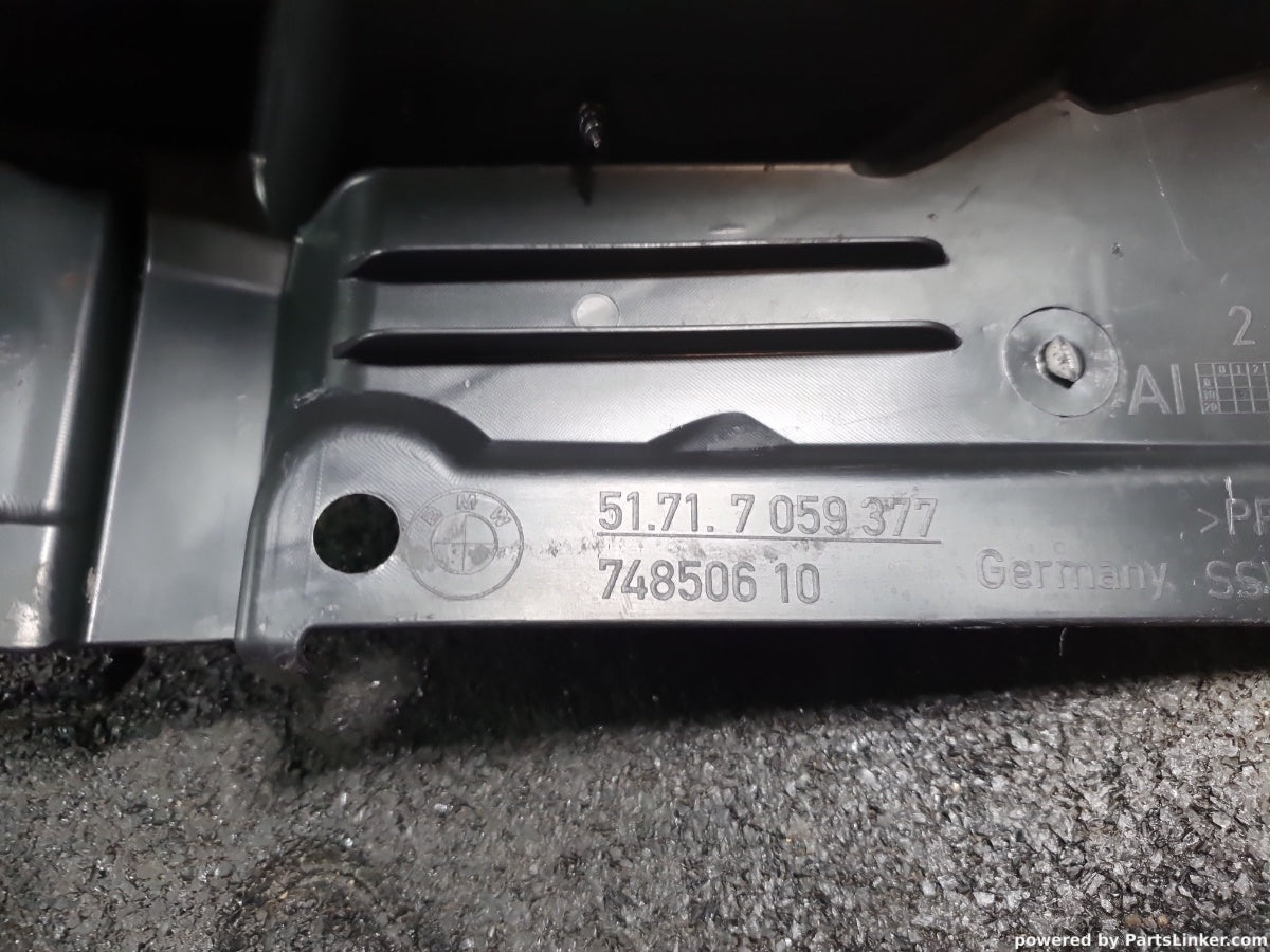 Carenaj roata stanga fata BMW 3 V (E90) [ 2004 - 2012 ] 320 i (N46 B20..) 110KW|150HP 74850610 51717059377