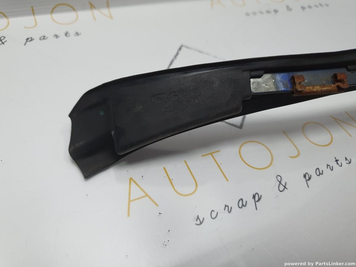 Cheder parbriz Stanga BMW 3 V (E90) [ 2004 - 2012 ] 320 i (N46 B20..) 110KW|150HP OEM 51137184001 / 51 13 7 184 001