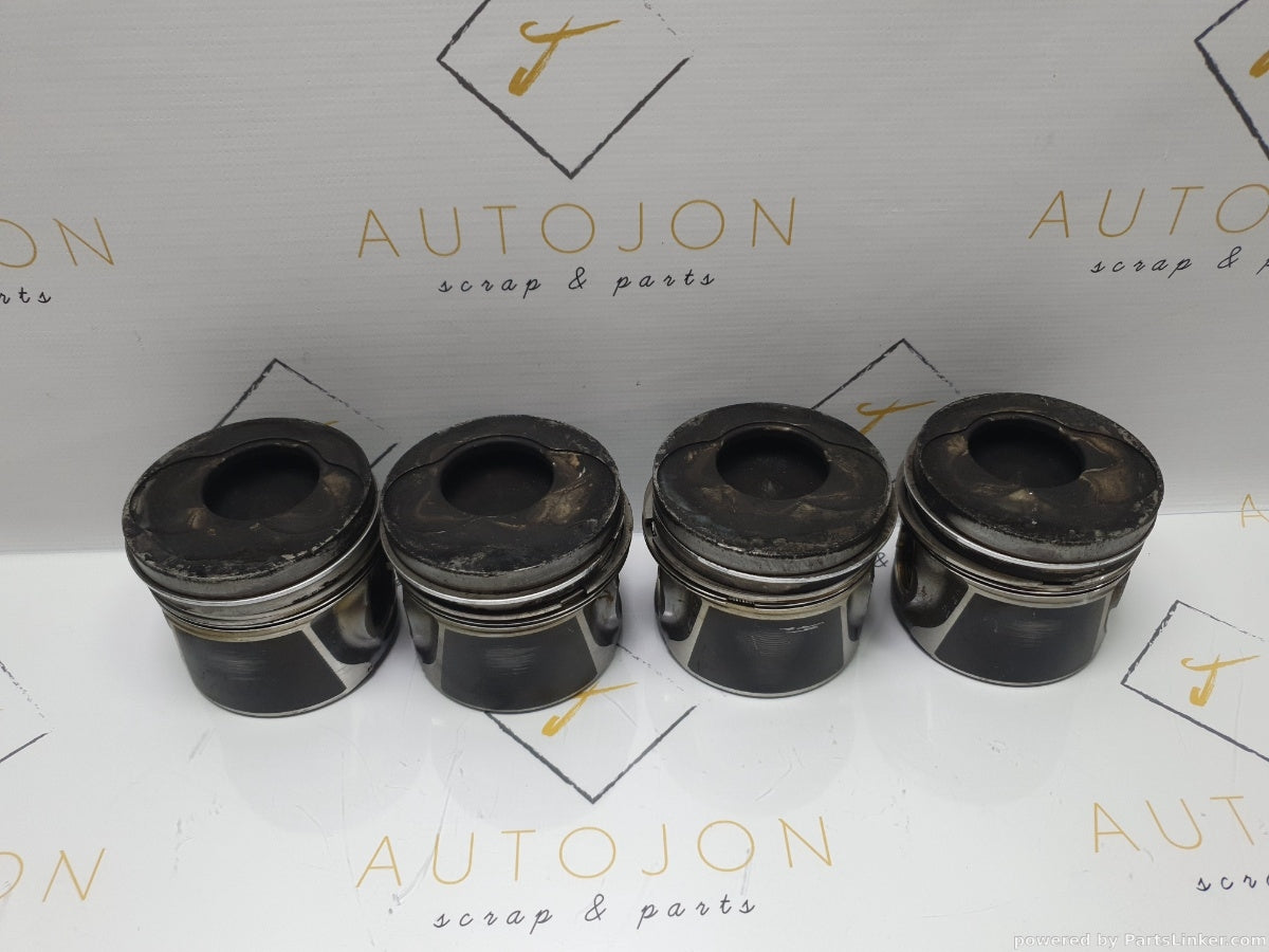 Set pistoane VOLKSWAGEN GOLF V Variant (1K5) [ 2007 - 2009 ] TDI (BLS, BXE) 77KW|105HP MAHLE 79L69M041