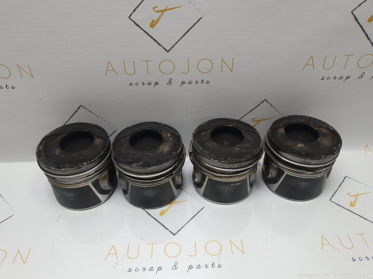 Set pistoane VOLKSWAGEN GOLF V Variant (1K5) [ 2007 - 2009 ] TDI (BLS, BXE) 77KW|105HP MAHLE 79L69M041