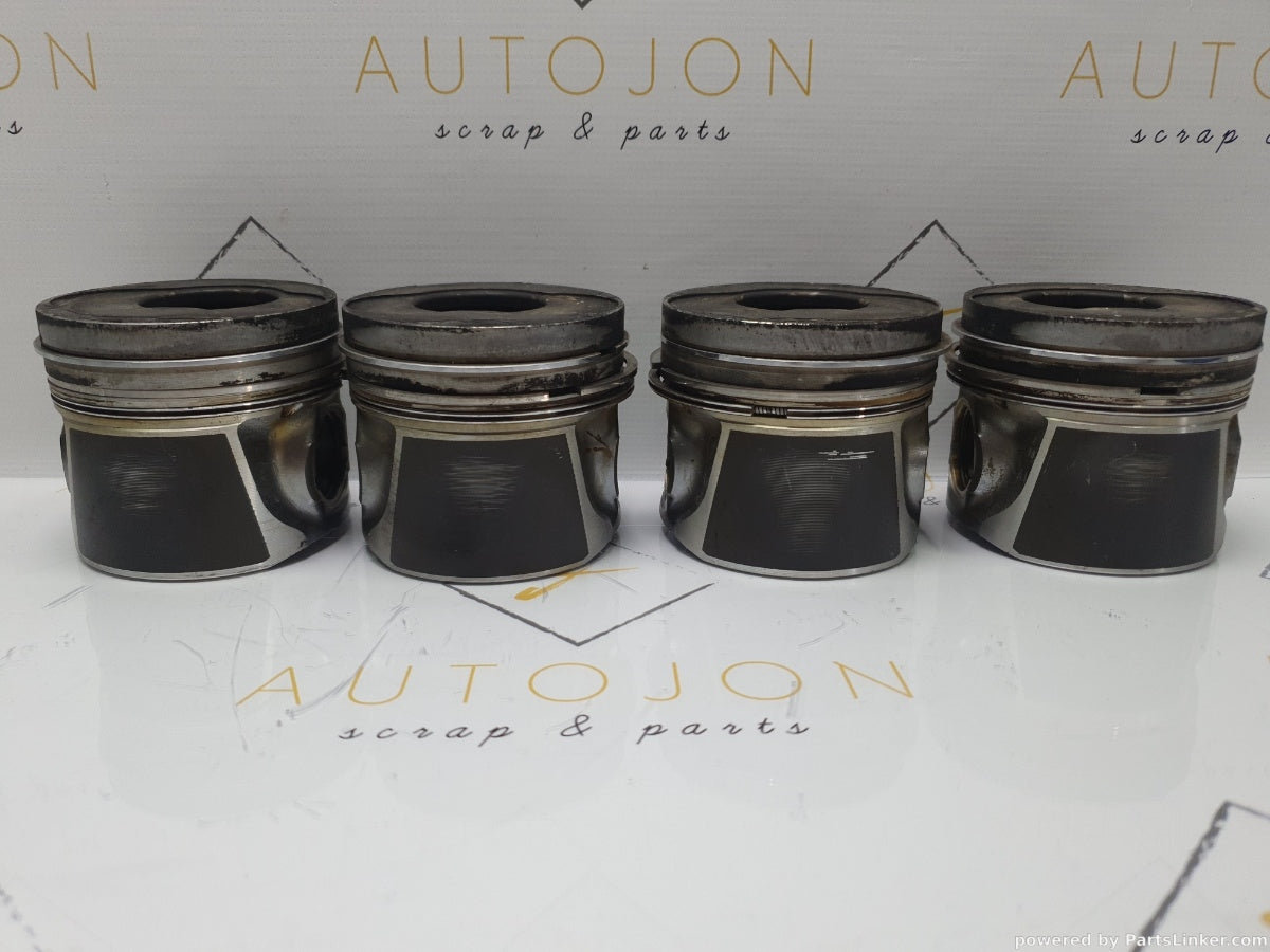 Set pistoane VOLKSWAGEN GOLF V Variant (1K5) [ 2007 - 2009 ] TDI (BLS, BXE) 77KW|105HP MAHLE 79L69M041