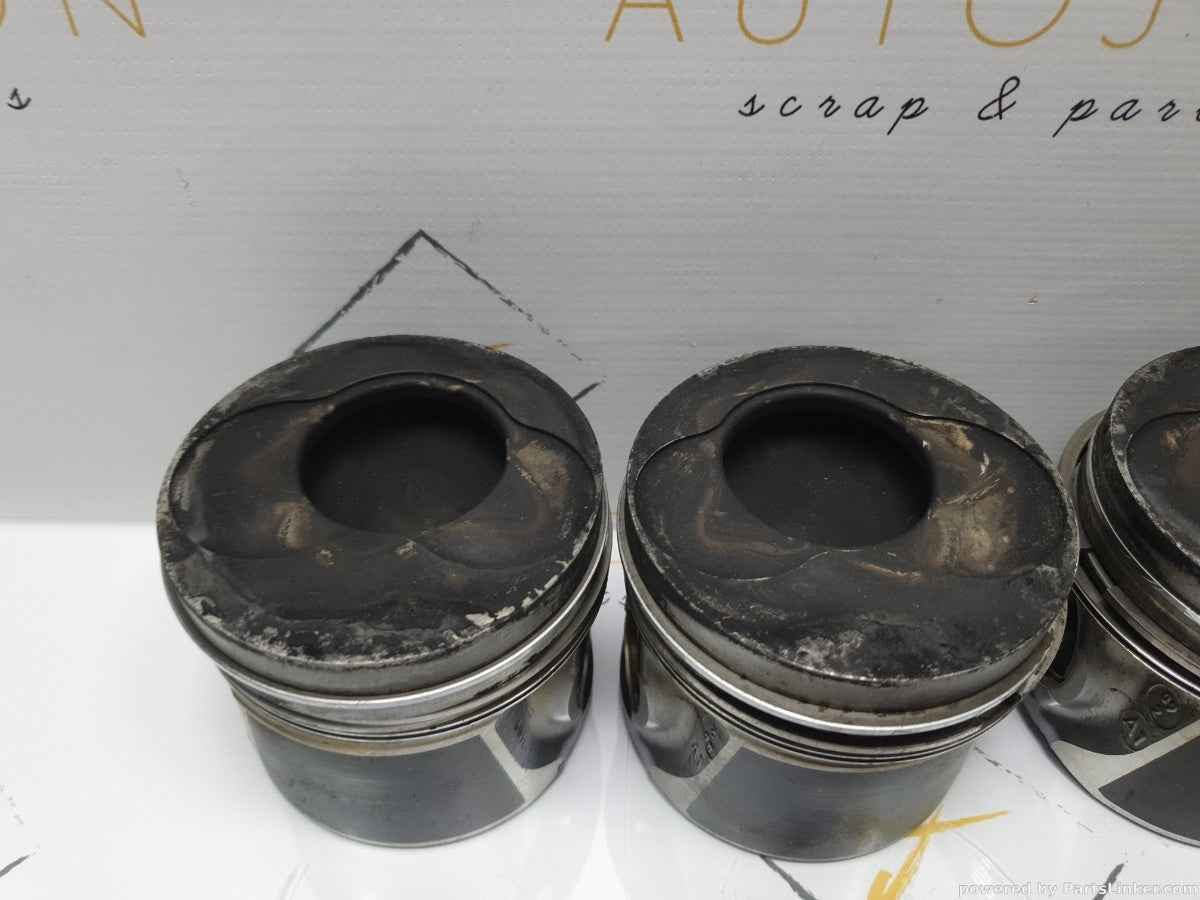 Set pistoane VOLKSWAGEN GOLF V Variant (1K5) [ 2007 - 2009 ] TDI (BLS, BXE) 77KW|105HP MAHLE 79L69M041