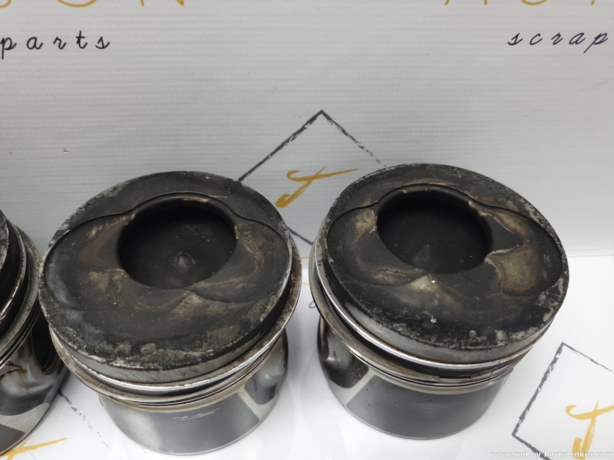 Set pistoane VOLKSWAGEN GOLF V Variant (1K5) [ 2007 - 2009 ] TDI (BLS, BXE) 77KW|105HP MAHLE 79L69M041