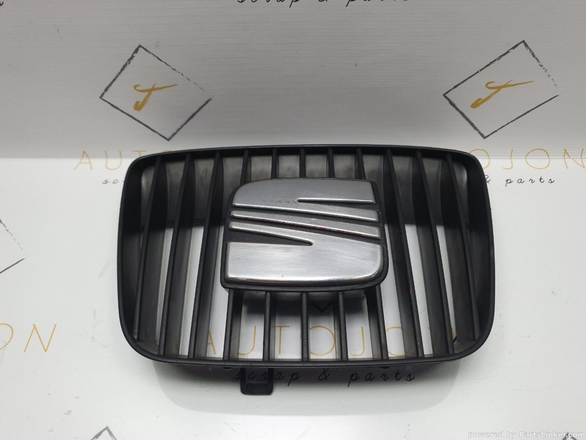 Grila cu semn SEAT IBIZA III (6K1) [ 1999 - 2002 ] 16V (APE, AUA) 55KW|75HP OEM 6K0853654D / 6K0 853 654 D