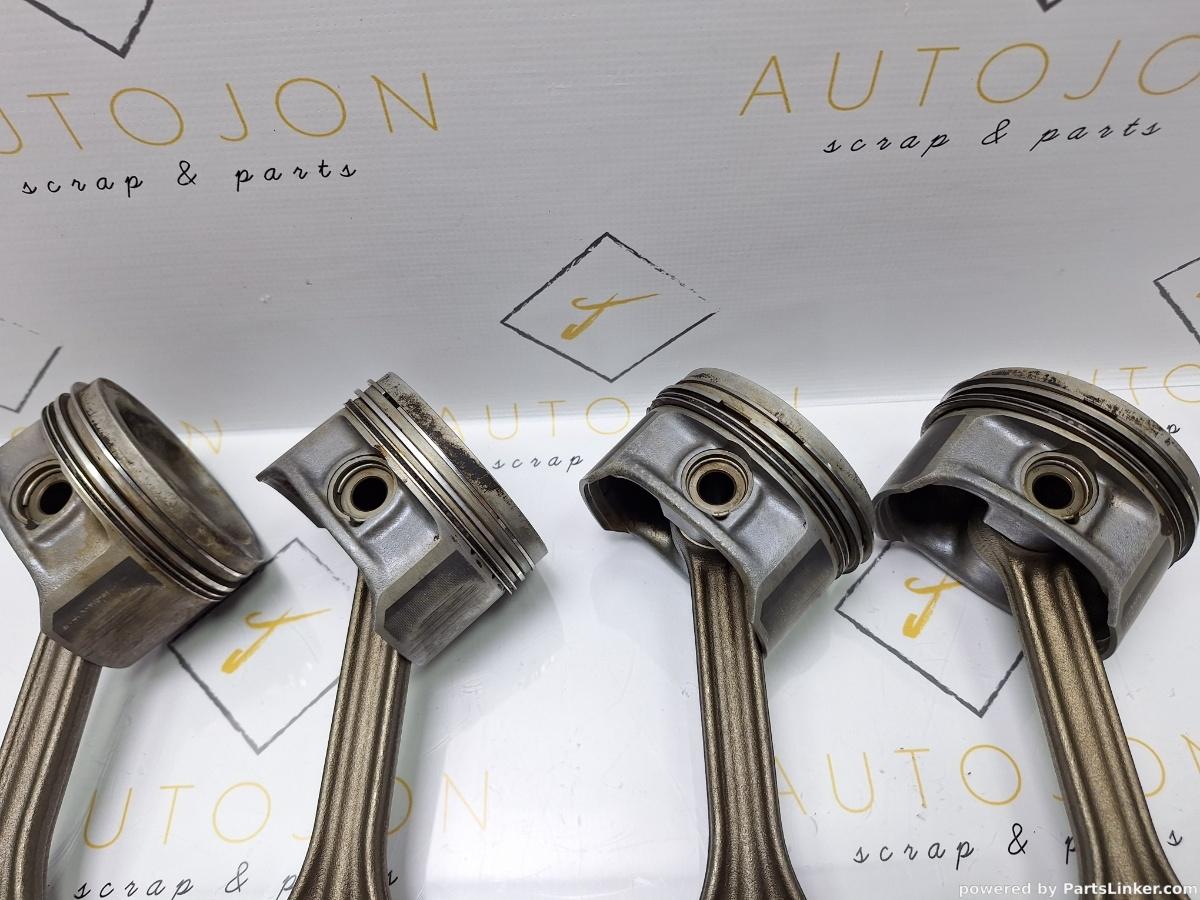Set pistoane cu biela VOLKSWAGEN POLO (6N1) [ 1994 - 1999 ] 60 1.4 (AEX, AKV, APQ) 44KW|60HP OEM 032E
