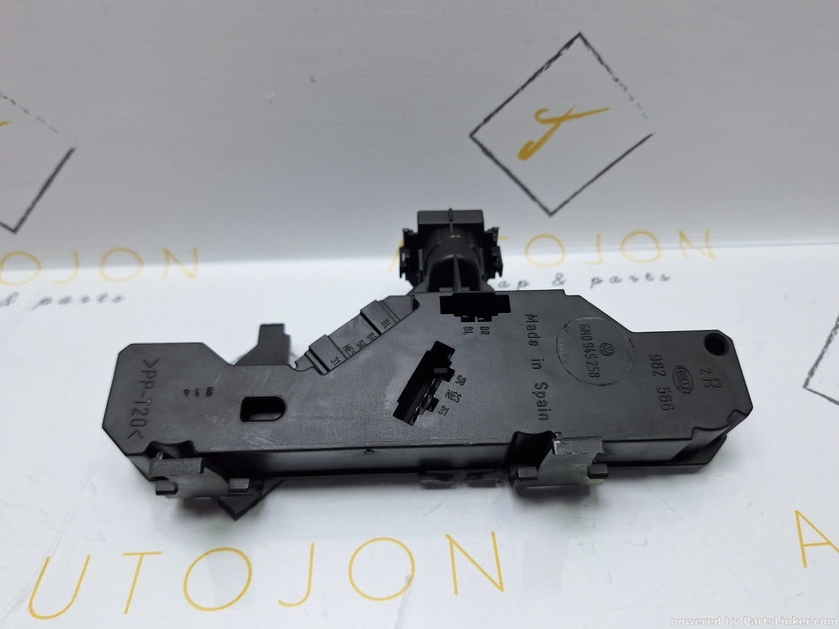 Soclu stop Dreapta VOLKSWAGEN POLO (6N1) [ 1994 - 1999 ] 60 1.4 (AEX, AKV, APQ) 44KW|60HP 6N0945258