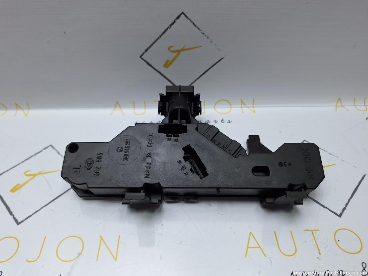 Soclu stop Stanga VOLKSWAGEN POLO (6N1) [ 1994 - 1999 ] 60 1.4 (AEX, AKV, APQ) 44KW|60HP OEM 6N0945257