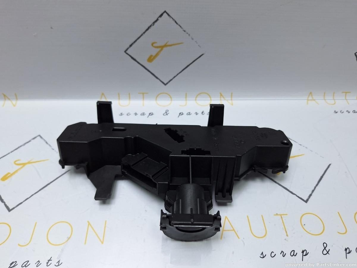 Soclu stop Stanga VOLKSWAGEN POLO (6N1) [ 1994 - 1999 ] 60 1.4 (AEX, AKV, APQ) 44KW|60HP OEM 6N0945257