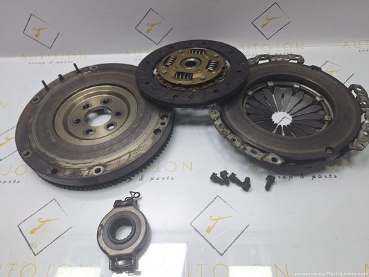 Kit ambreiaj VOLKSWAGEN POLO (6N1) [ 1994 - 1999 ] 60 1.4 (AEX, AKV, APQ) 44KW|60HP 032105271