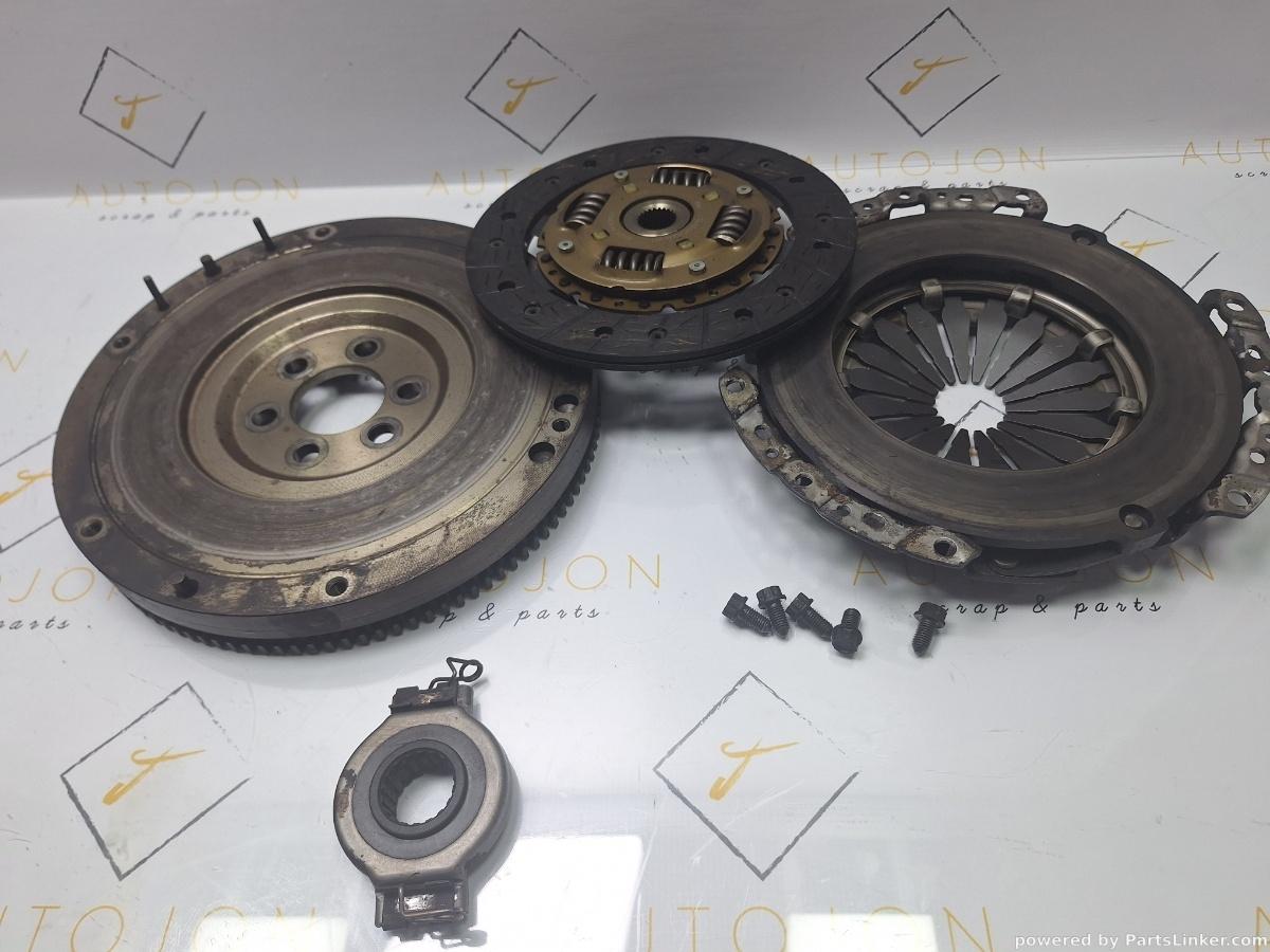 Kit ambreiaj VOLKSWAGEN POLO (6N1) [ 1994 - 1999 ] 60 1.4 (AEX, AKV, APQ) 44KW|60HP OEM 032105271