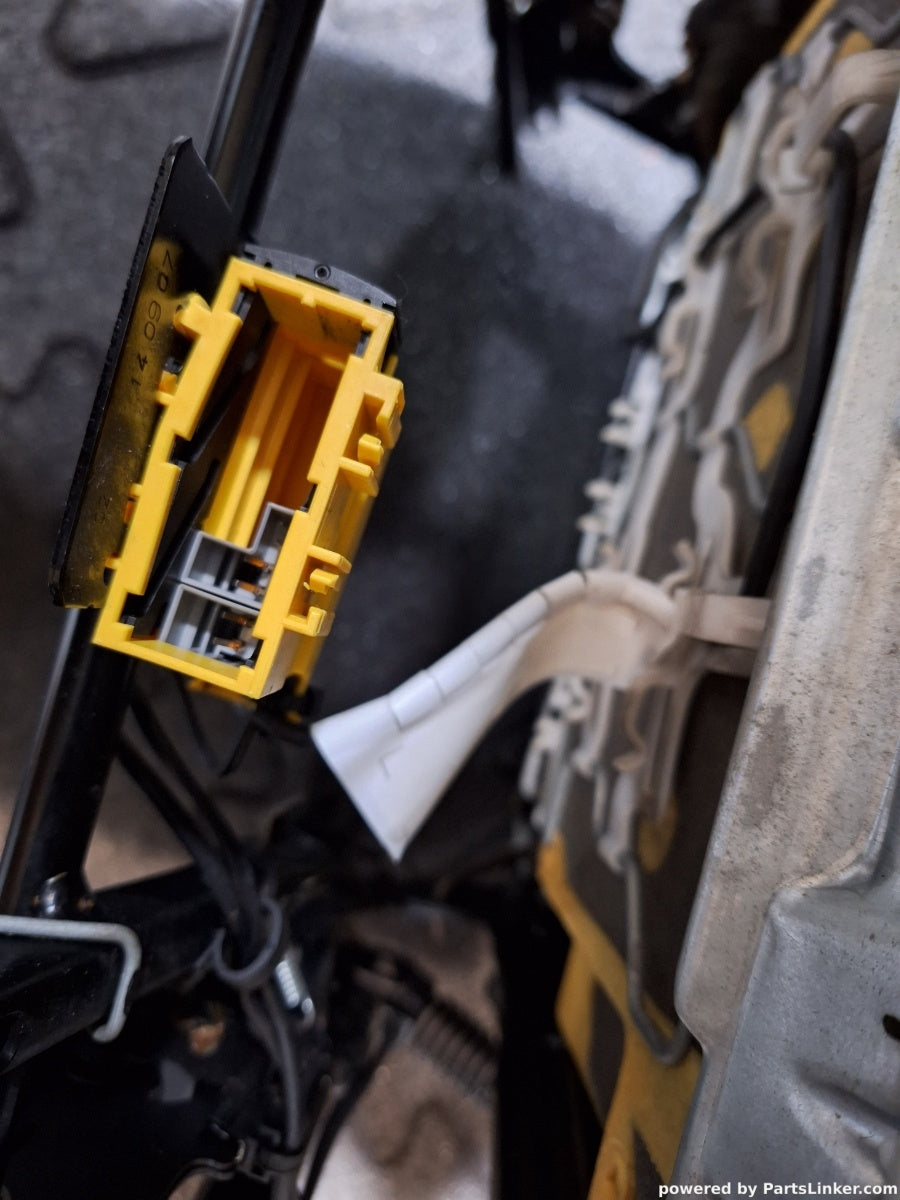 Scaun stofa dreapta fata BMW 3 V (E90) [ 2004 - 2012 ] 320 i (N46 B20..) 110KW|150HP