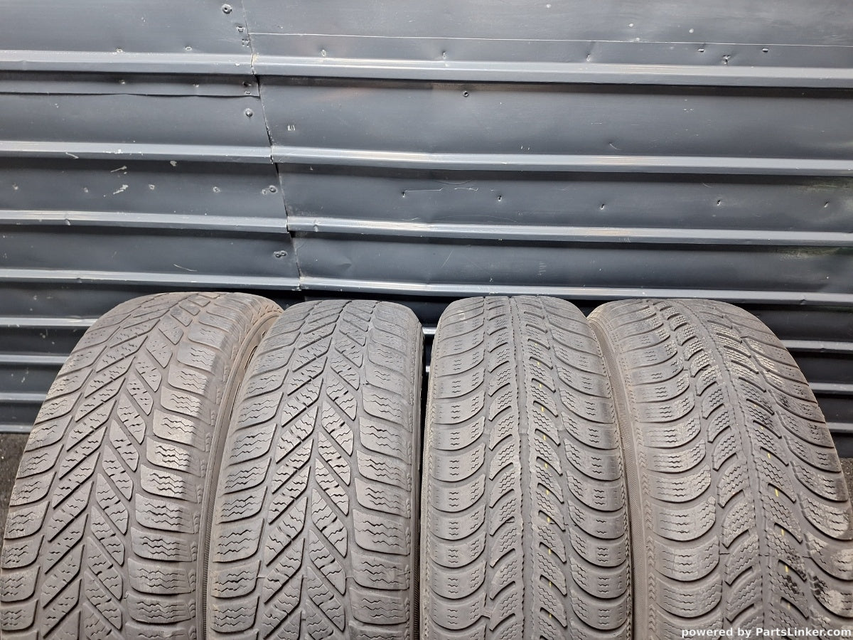 Roti tabla pe 15 de iarna VOLKSWAGEN PASSAT Variant (3B6) [ 2000 - 2005 ] 3B0601027D