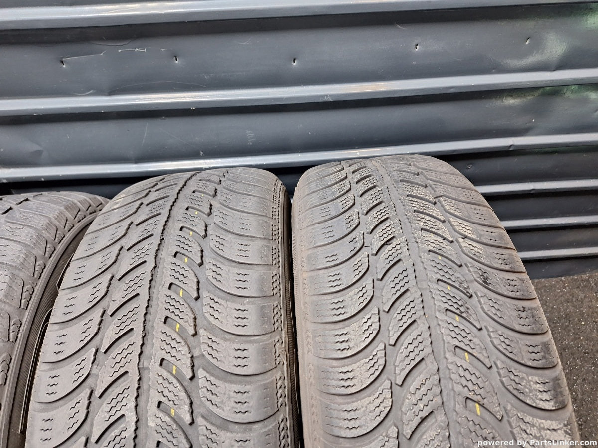 Roti tabla pe 15 de iarna VOLKSWAGEN PASSAT Variant (3B6) [ 2000 - 2005 ] 3B0601027D