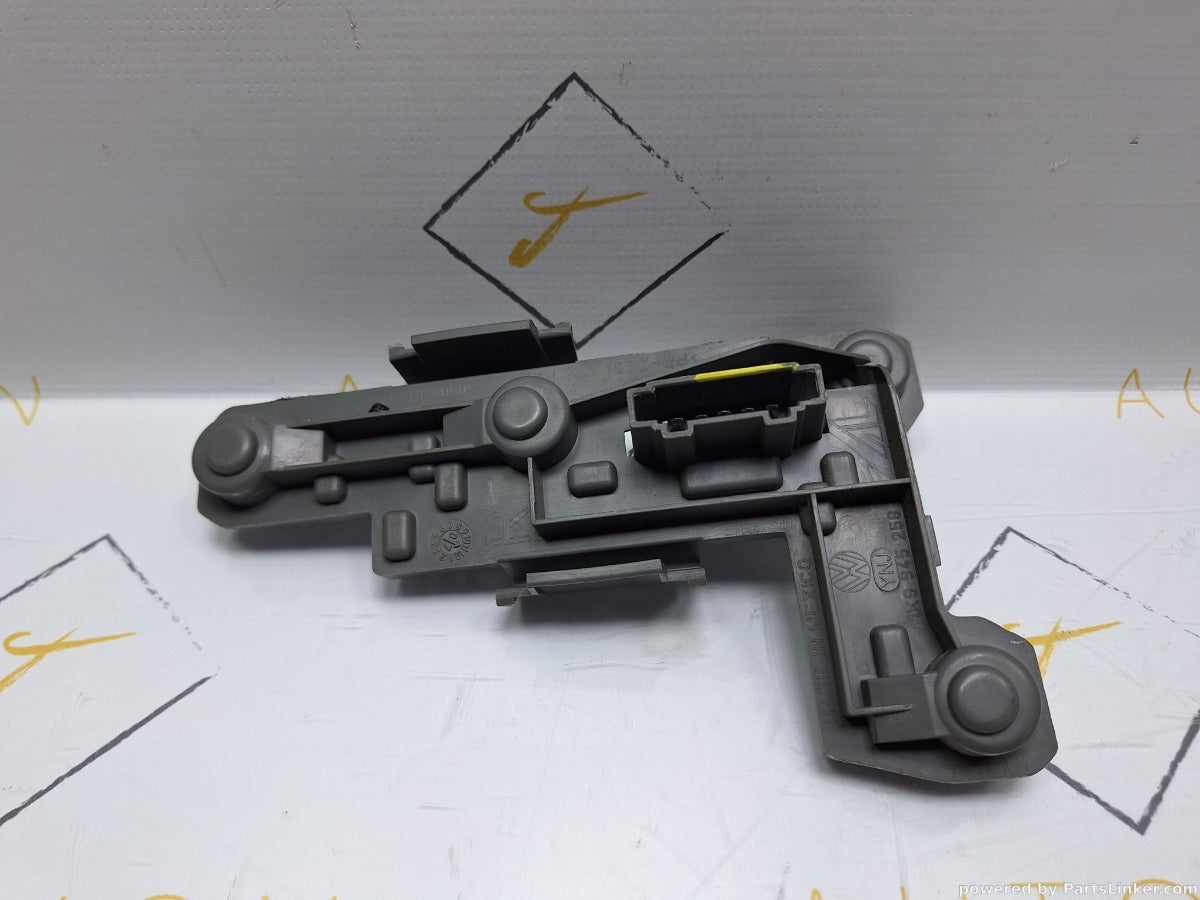 Soclu stop dreapta VOLKSWAGEN GOLF V Variant (1K5) [ 2007 - 2009 ] TDI (BLS, BXE) 77KW|105HP 1K9945258