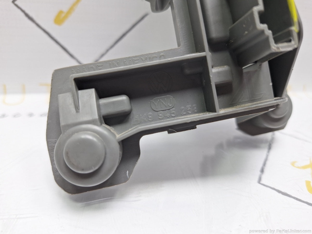 Soclu stop dreapta VOLKSWAGEN GOLF V Variant (1K5) [ 2007 - 2009 ] TDI (BLS, BXE) 77KW|105HP 1K9945258