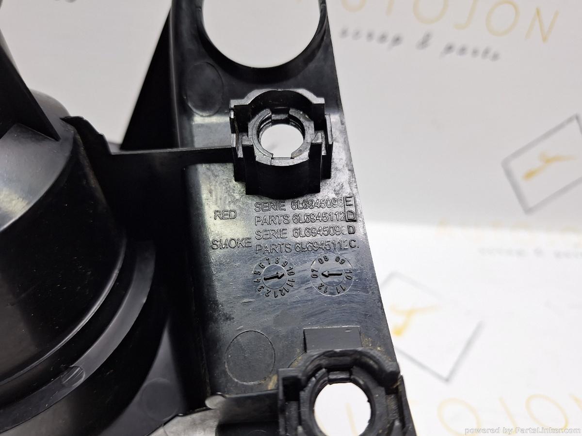 Stop de pe aripa Stanga SEAT IBIZA IV (6L1) [ 2002 - 2009 ] 1.2 (BBM) 44KW|60HP OEM 6L6945096D