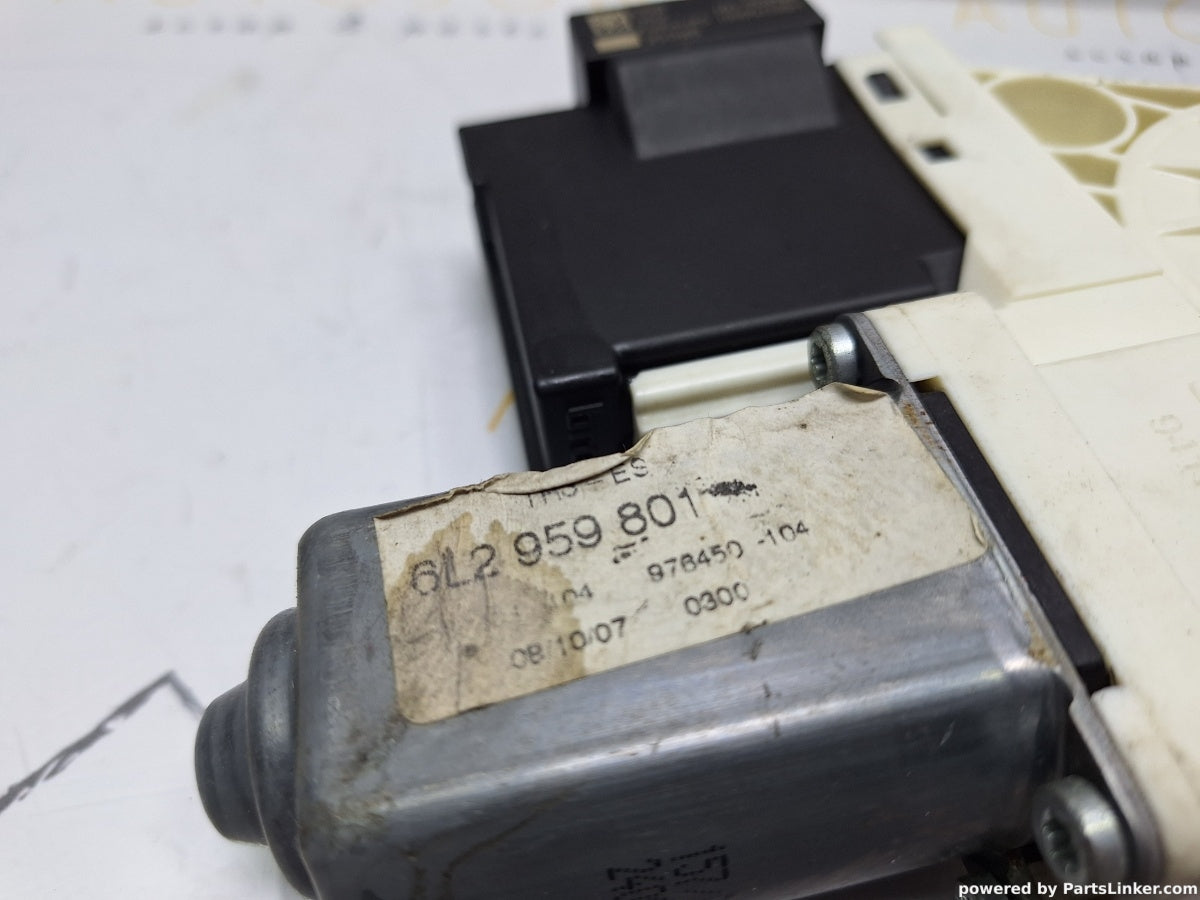 Motoras macara geam dreapta fata SEAT IBIZA IV (6L1) [ 2002 - 2009 ] 1.2 (BBM) 44KW|60HP 6L2959801