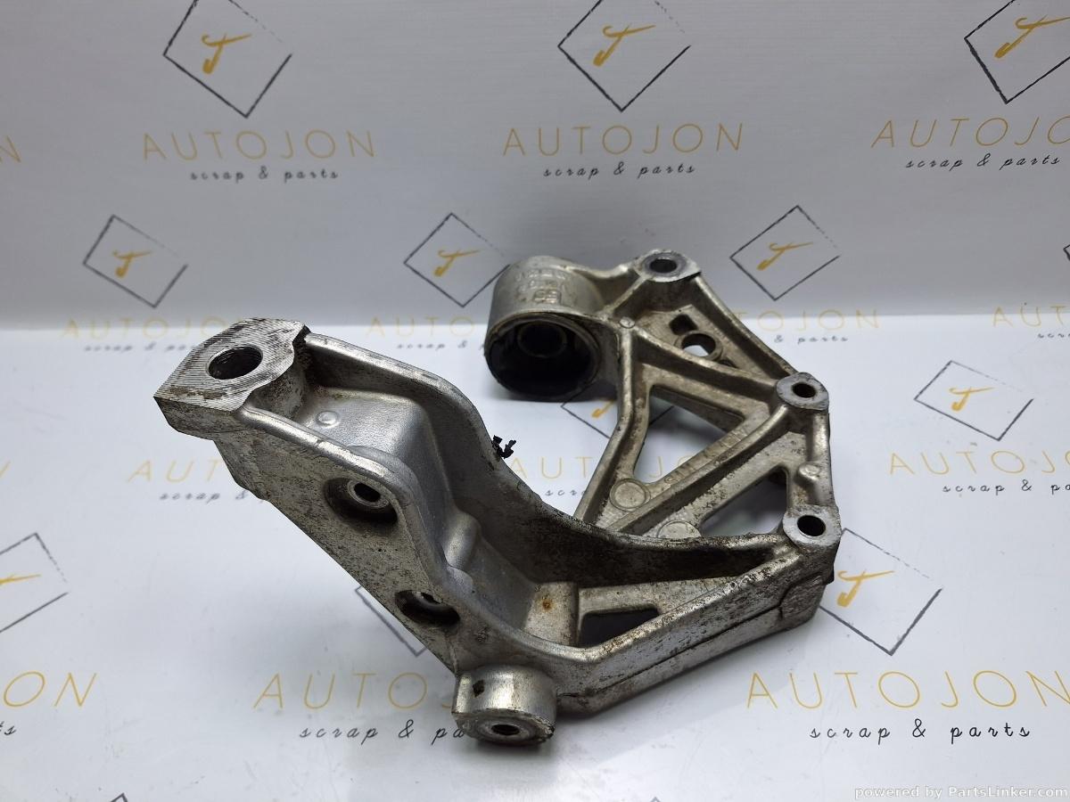 Suport brat trapez  Dreapta SEAT IBIZA IV (6L1) [ 2002 - 2009 ] 1.2 (BBM) 44KW|60HP OEM 6Q0199294D