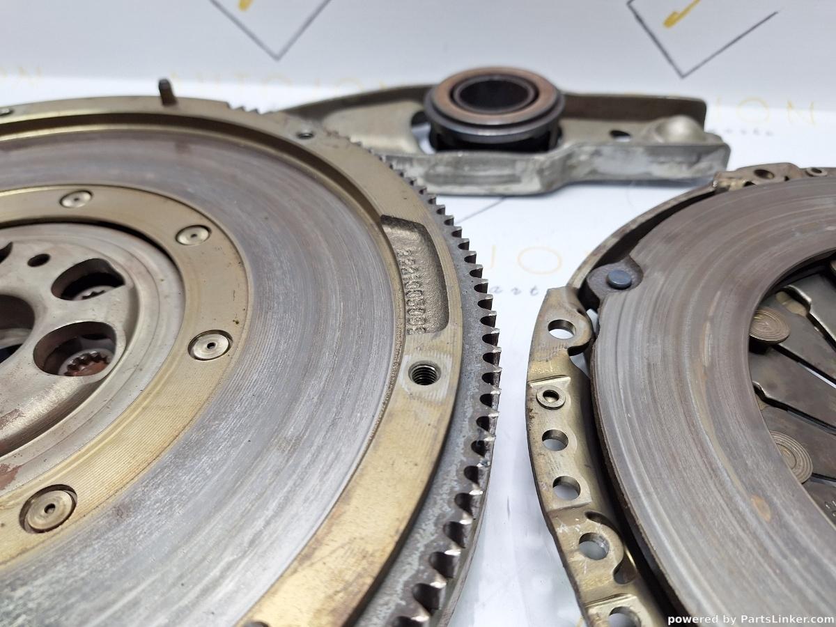 Kit ambreiaj placa volanta si rulment VOLKSWAGEN BORA (1J2) [ 1998 - 2013 ] TDI (AGR, ALH) 66KW|90HP OEM 038105266B