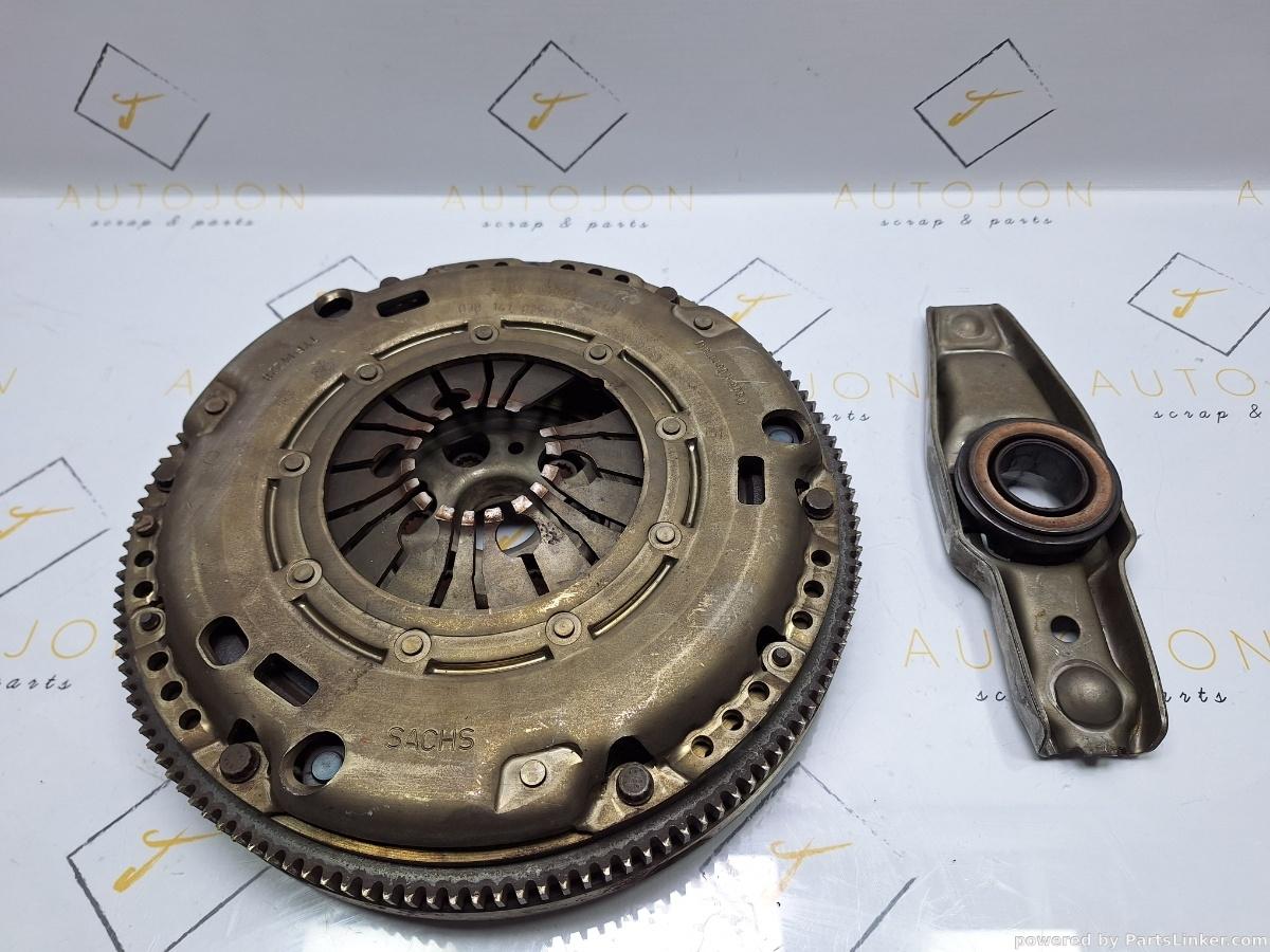 Kit ambreiaj placa volanta si rulment VOLKSWAGEN BORA (1J2) [ 1998 - 2013 ] TDI (AGR, ALH) 66KW|90HP OEM 038105266B