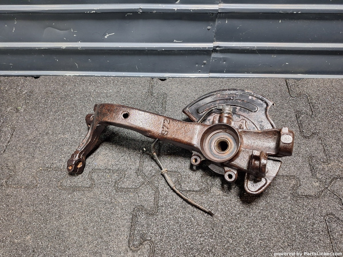 Fuzeta roata stanga fata VOLKSWAGEN PASSAT (3B2) [ 1996 - 2001 ] 1.6 (ADP, AHL, ANA, ARM) 74KW|101HP 8D0407257S