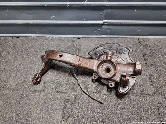 Fuzeta roata stanga fata VOLKSWAGEN PASSAT (3B2) [ 1996 - 2001 ] 1.6 (ADP, AHL, ANA, ARM) 74KW|101HP 8D0407257S