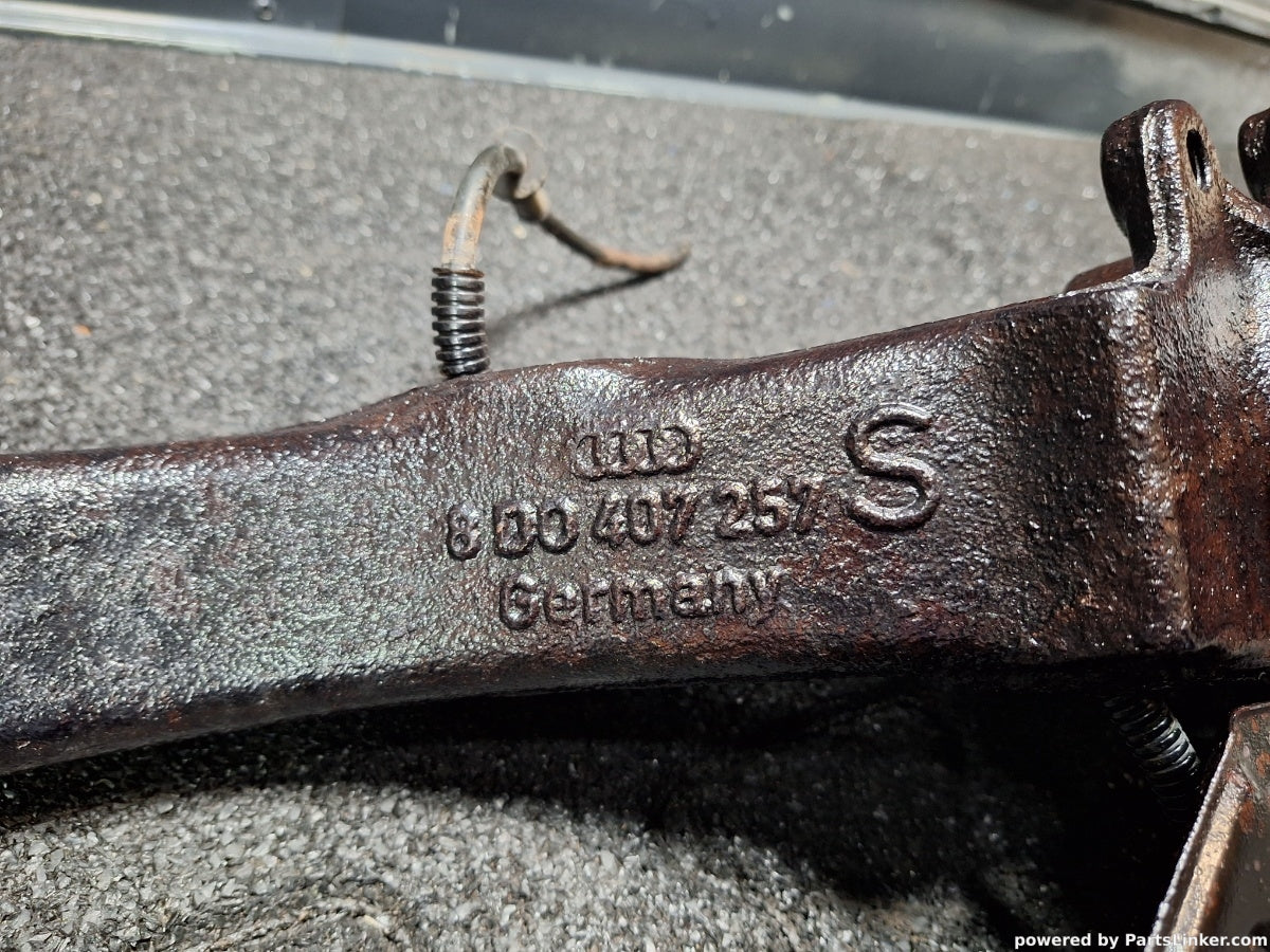 Fuzeta roata stanga fata VOLKSWAGEN PASSAT (3B2) [ 1996 - 2001 ] 1.6 (ADP, AHL, ANA, ARM) 74KW|101HP 8D0407257S