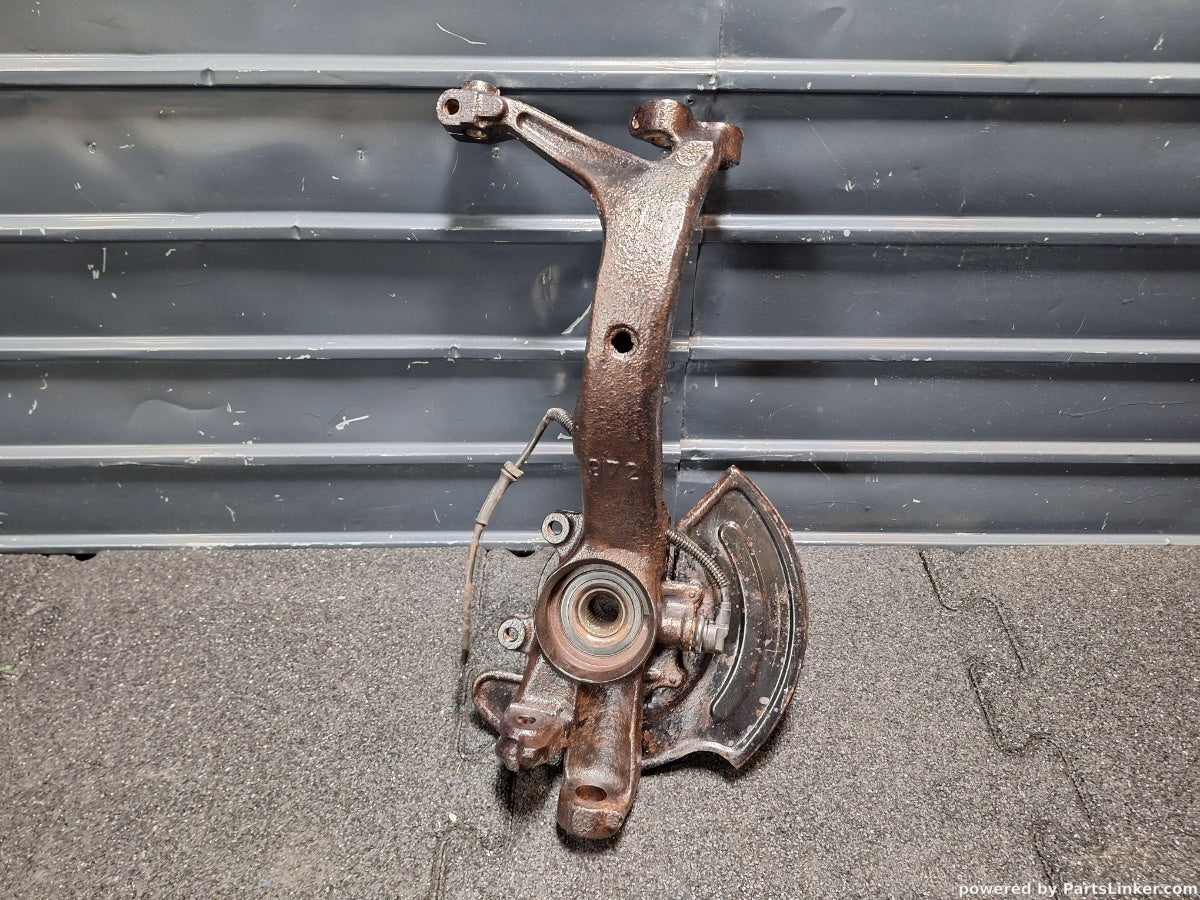 Fuzeta roata stanga fata VOLKSWAGEN PASSAT (3B2) [ 1996 - 2001 ] 1.6 (ADP, AHL, ANA, ARM) 74KW|101HP 8D0407257S