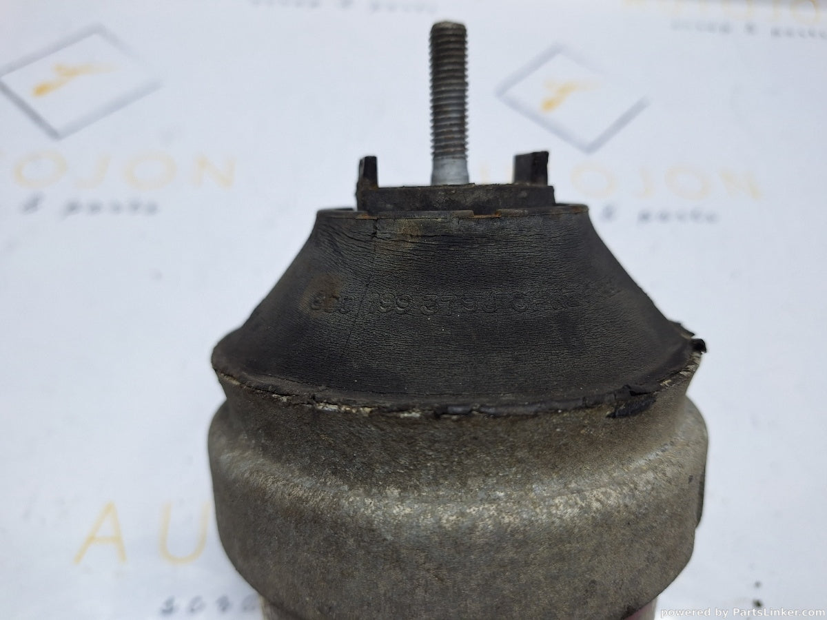 Tampon motor VOLKSWAGEN PASSAT (3B2) [ 1996 - 2001 ] 1.6 (ADP, AHL, ANA, ARM) 74KW|101HP 8D0199379J