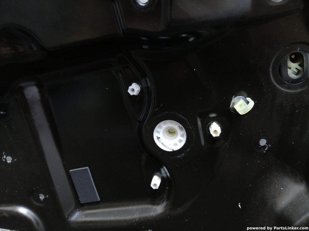 Macara geam electric stanga fata VOLKSWAGEN PASSAT (365) [ 2010 - 2014 ] 1.6 TDi BlueMotion (CAYC) 77KW|105HP 3AA837755