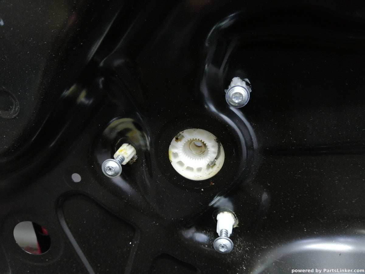 Macara geam electric stanga spate VOLKSWAGEN PASSAT (365) [ 2010 - 2014 ] 1.6 TDi BlueMotion (CAYC) 77KW|105HP 3AA839755