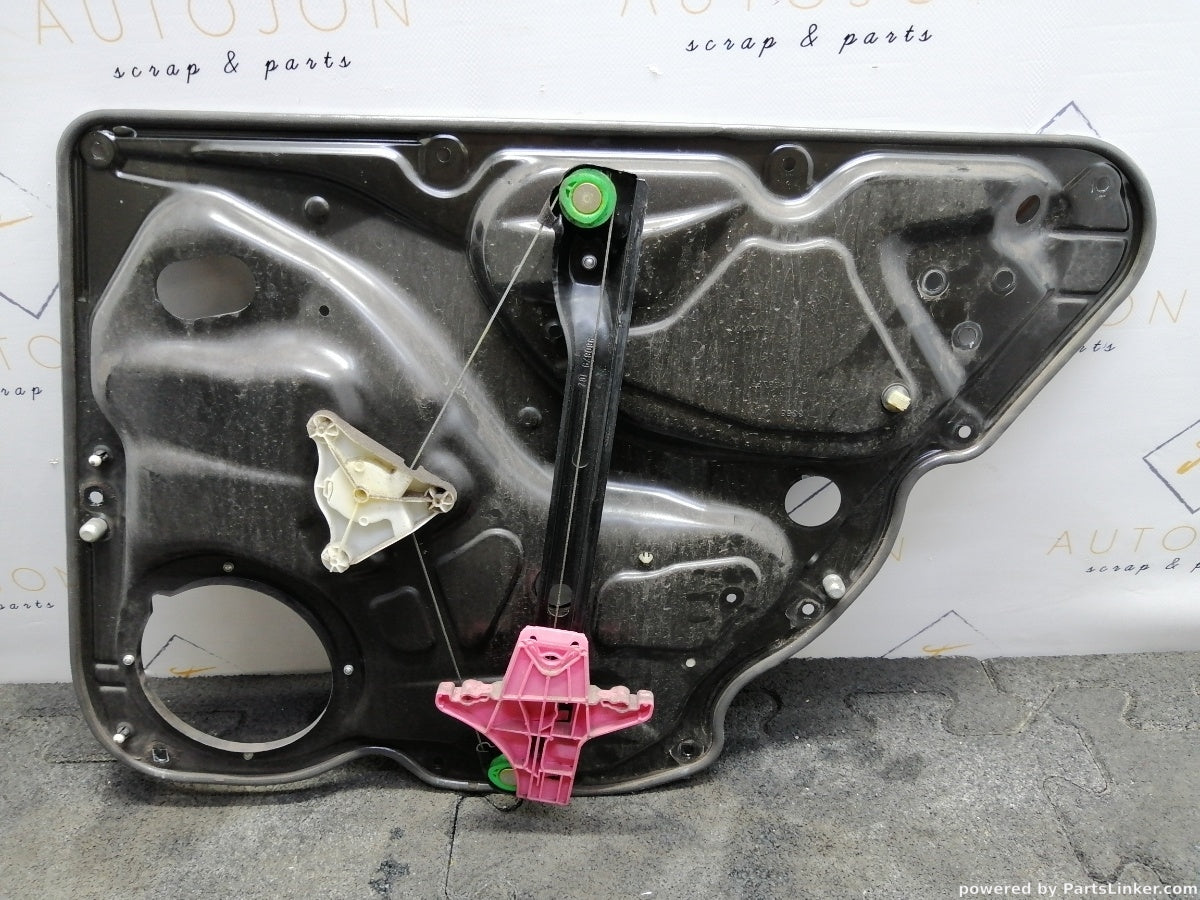 Macara geam electric stanga spate VOLKSWAGEN PASSAT (365) [ 2010 - 2014 ] 1.6 TDi BlueMotion (CAYC) 77KW|105HP 3AA839755