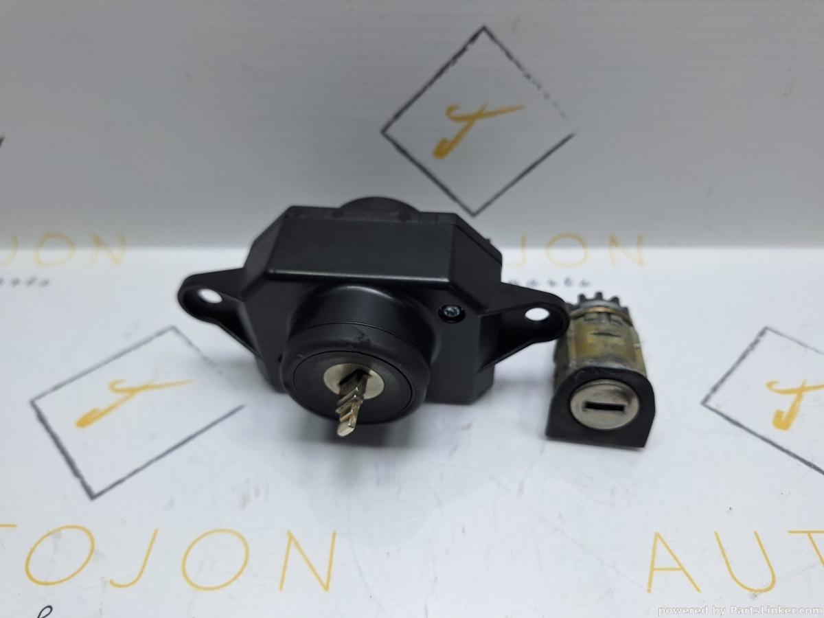 Contact cu cheie si butuc usa AUDI A6 III Avant (4F5, C6) [ 2005 - 2011 ] TDI (BLB, BRE) 103KW|140HP OEM 4F0909131D