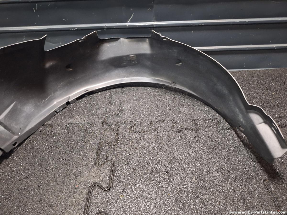 Carenaj roata dreapta fata VOLKSWAGEN GOLF III (1H1) [ 1991 - 1998 ] 1.6 (ABU, AEA, AEE) 55KW|75HP OEM 1H0809962