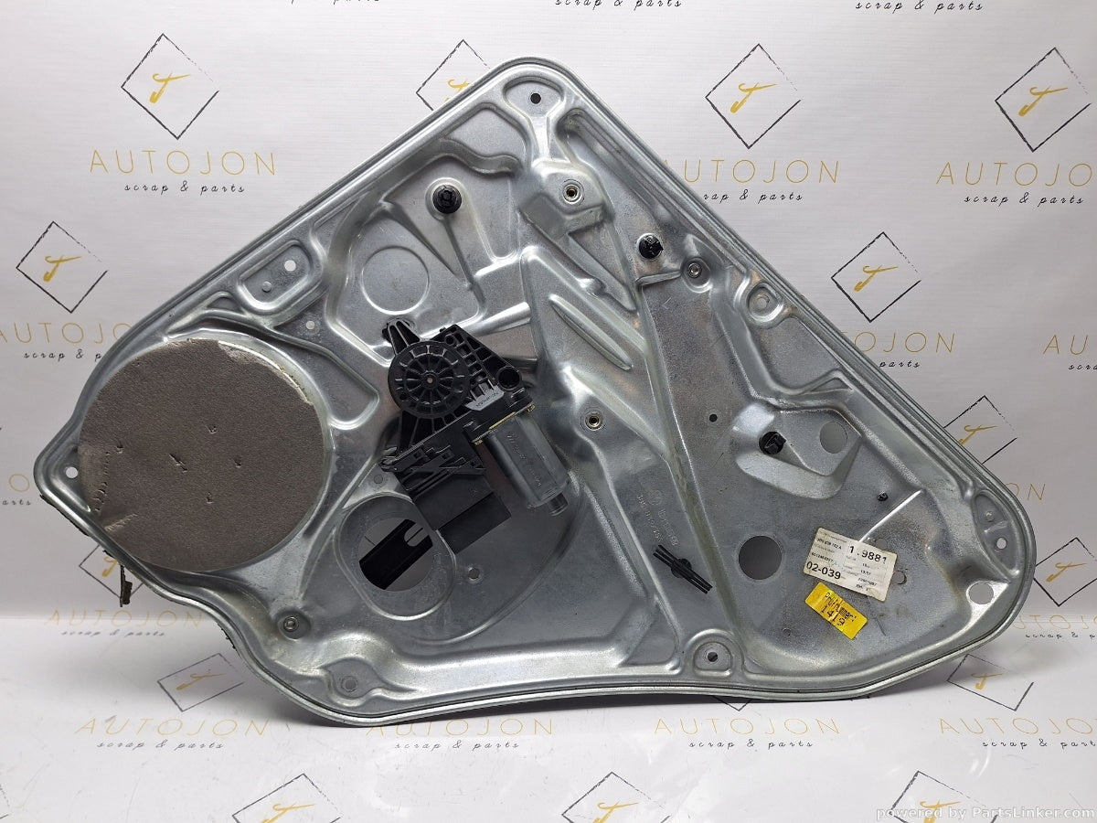 Macara geam dreapta spate VOLKSWAGEN PASSAT (3B2) [ 1996 - 2001 ] 1.6 (ADP, AHL, ANA, ARM) 74KW|101HP 119100-100 3B5839752A