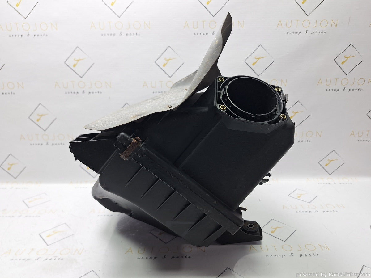 Carcasa filtru aer VOLKSWAGEN PASSAT (3B2) [ 1996 - 2001 ] 1.6 (ADP, AHL, ANA, ARM) 74KW|101HP 058133837E