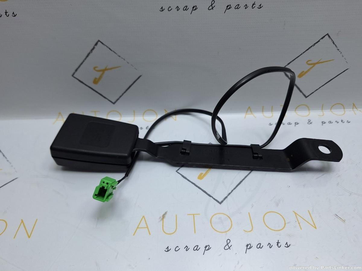 Teaca centura scaun dreapta fata SKODA ROOMSTER (5J) [ 2006 - 2015 ] TDI (CAYC) 77KW|105HP OEM 5J0858472B