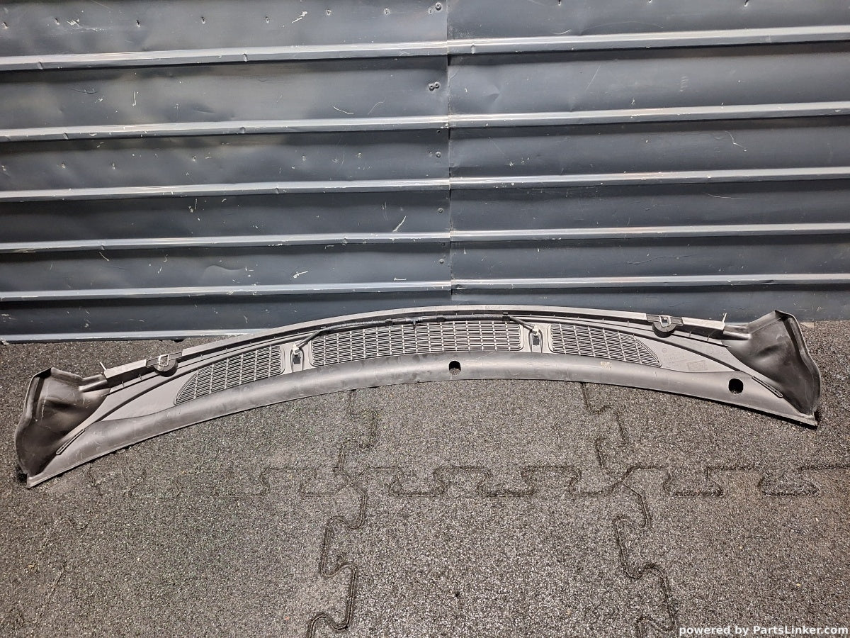 Grila stergatoare SKODA ROOMSTER (5J) [ 2006 - 2015 ] TDI (CAYC) 77KW|105HP 5J1819403A