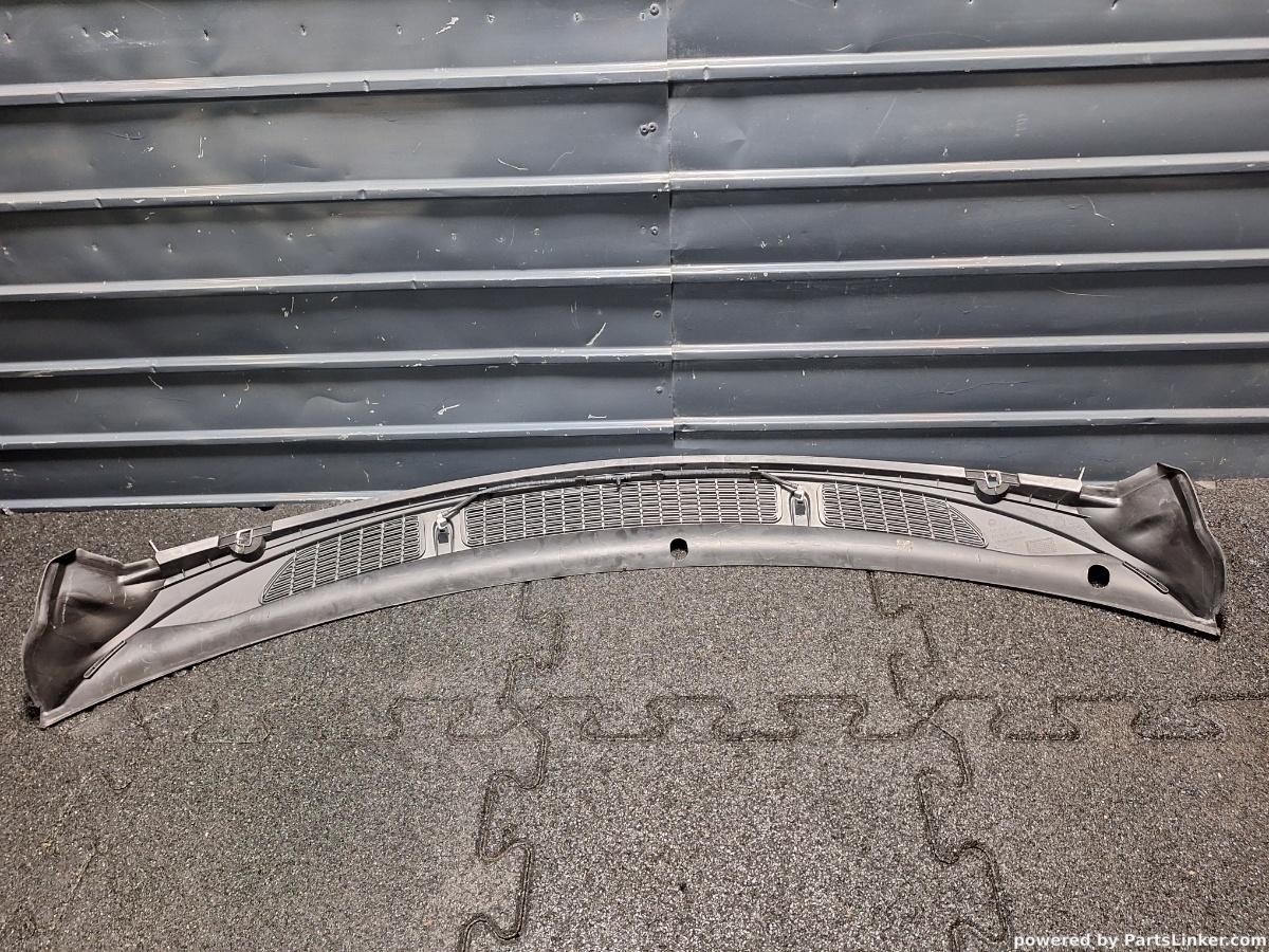 Grila stergatoare SKODA ROOMSTER (5J) [ 2006 - 2015 ] TDI (CAYC) 77KW|105HP OEM 5J1819403A