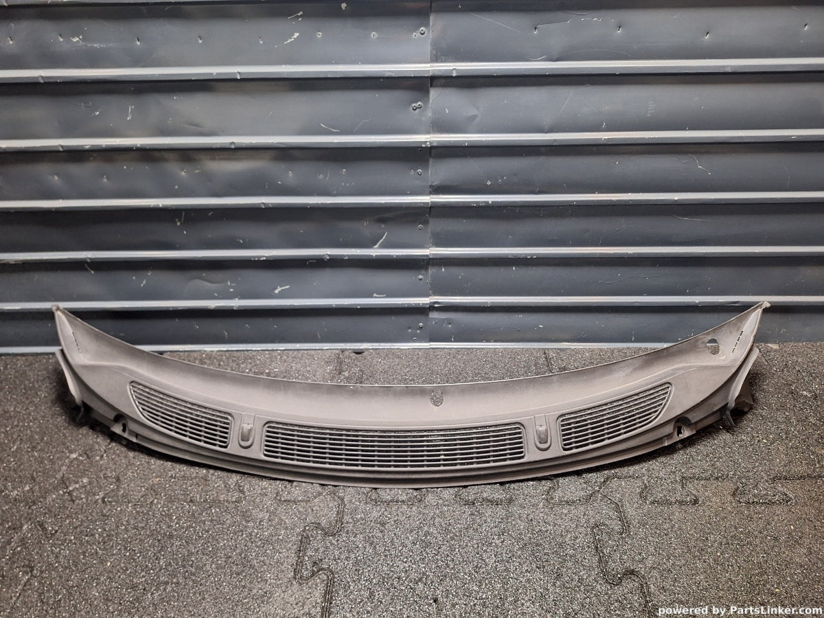 Grila stergatoare SKODA ROOMSTER (5J) [ 2006 - 2015 ] TDI (CAYC) 77KW|105HP 5J1819403A