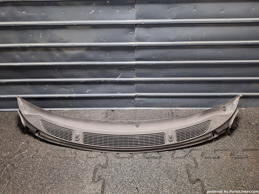 Grila stergatoare SKODA ROOMSTER (5J) [ 2006 - 2015 ] TDI (CAYC) 77KW|105HP 5J1819403A