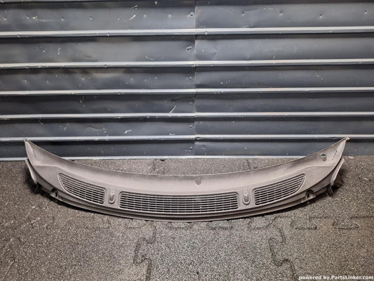 Grila stergatoare SKODA ROOMSTER (5J) [ 2006 - 2015 ] TDI (CAYC) 77KW|105HP OEM 5J1819403A