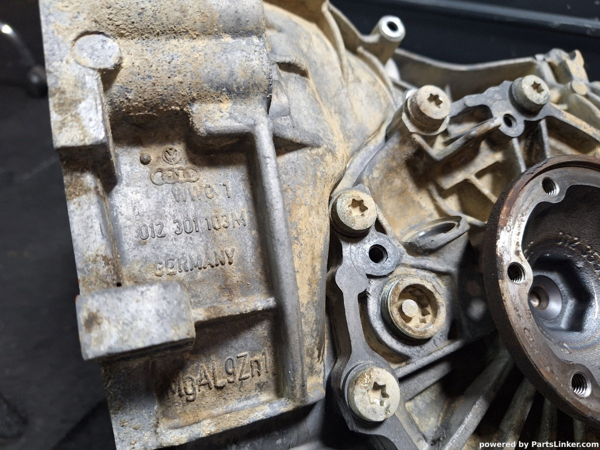 Cutie de viteze VOLKSWAGEN PASSAT (3B2) [ 1996 - 2001 ] 1.6 (ADP, AHL, ANA, ARM) 74KW|101HP 012301103M